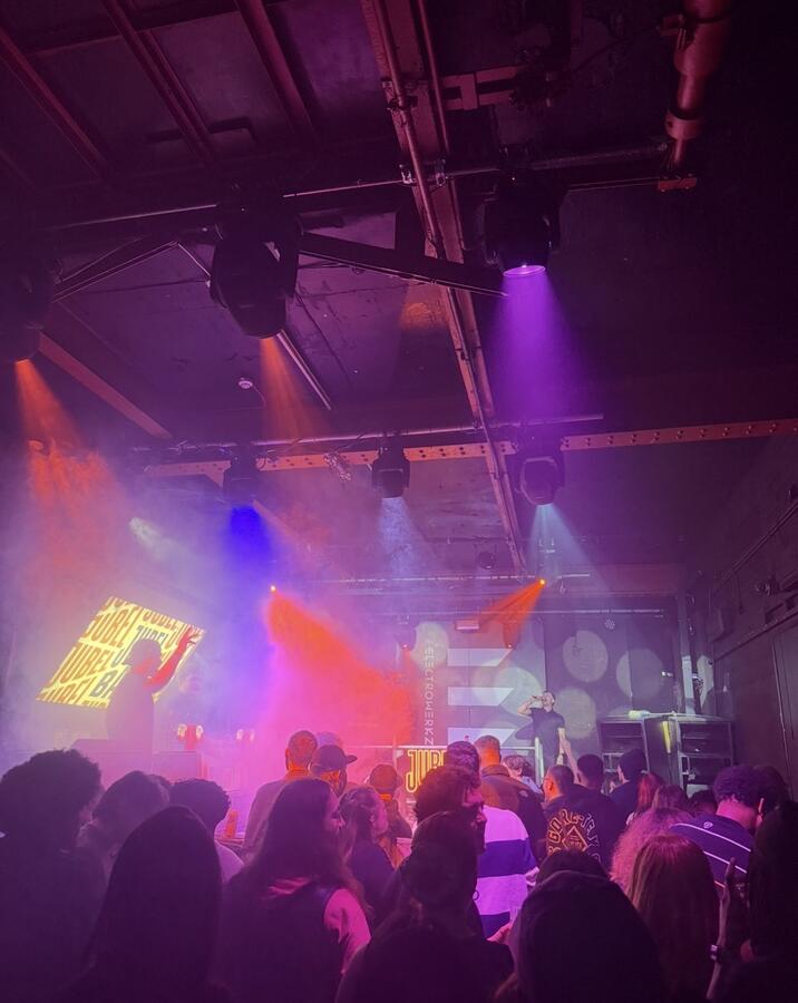 Karaoke crowd at Electrowerkz with Jubel branding